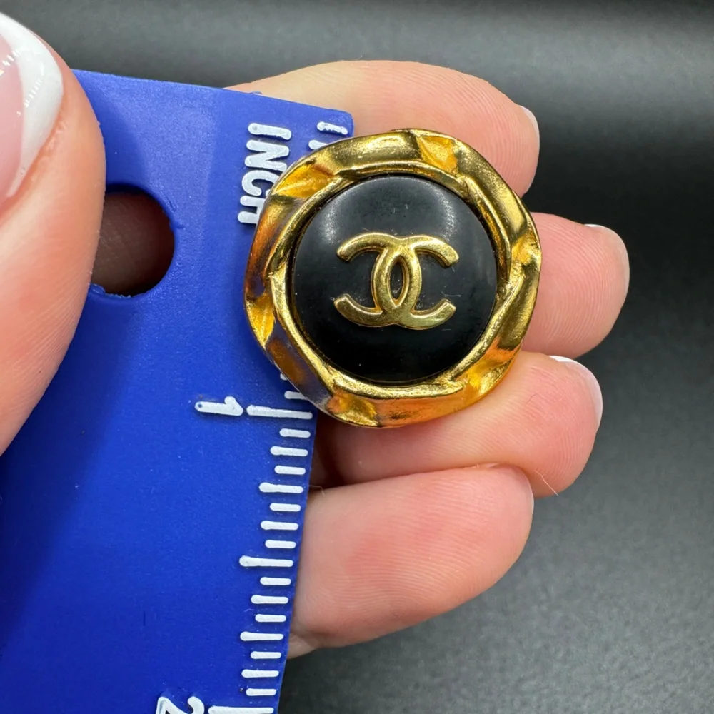 LOT 1511 24K gold plated CHANEL vintage clip on earrings